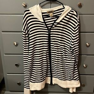 Light hoodie sweater for men.